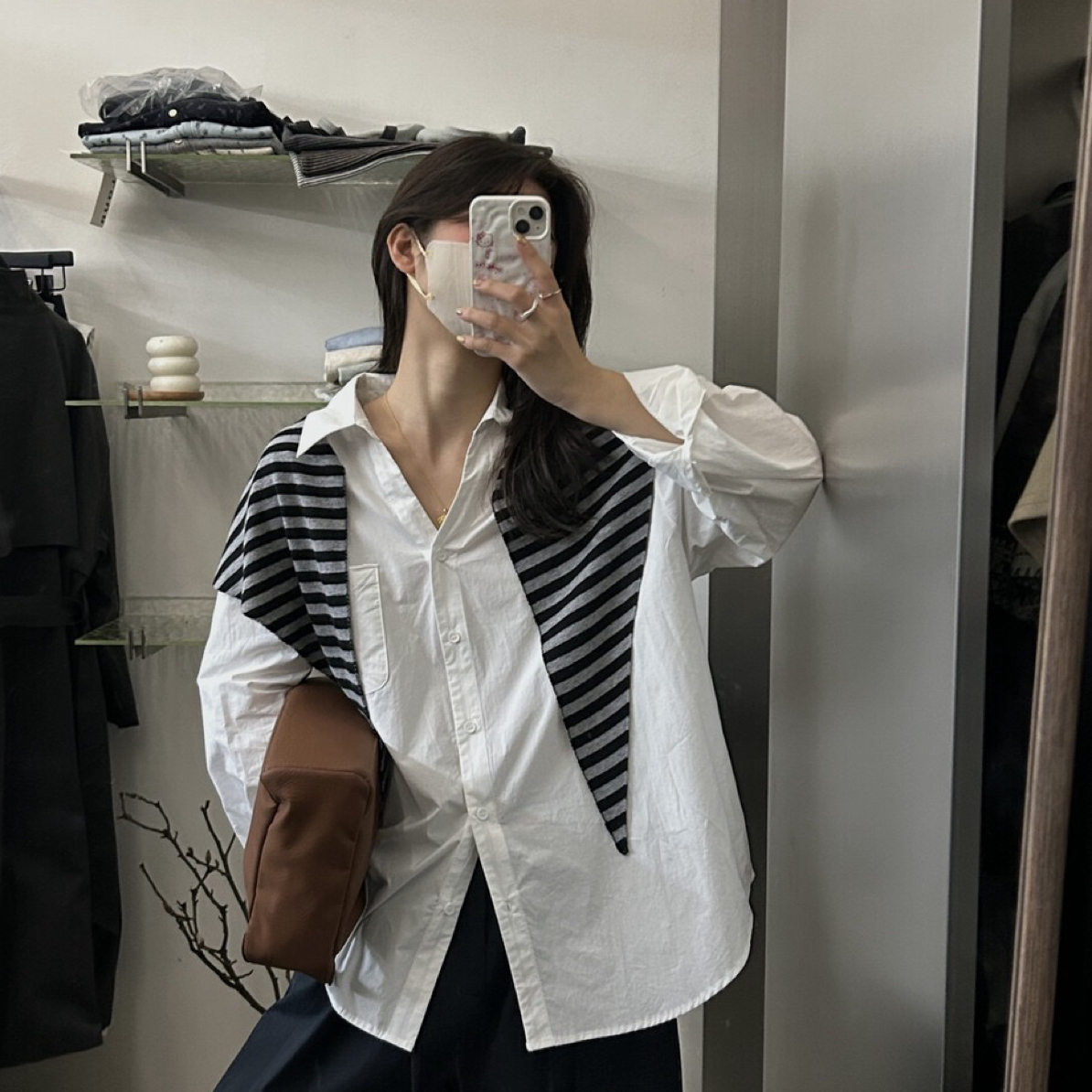 早秋休闲简约百搭白色翻领衬衫女日常通勤松弛感穿搭