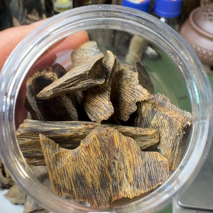 沉香手把件海南张勺子牛肉干块料20克