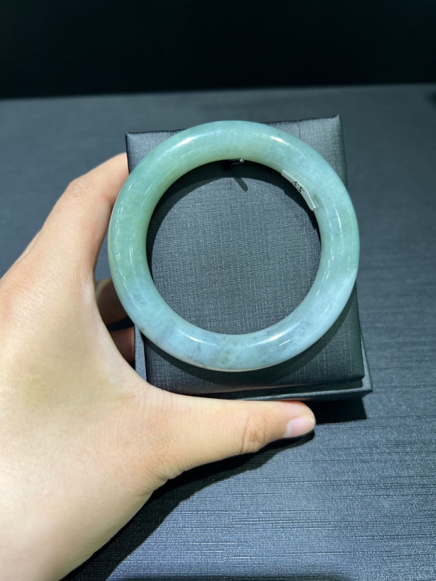 缅甸天然A货翡翠 晴底飘乌鸡 圆条手镯