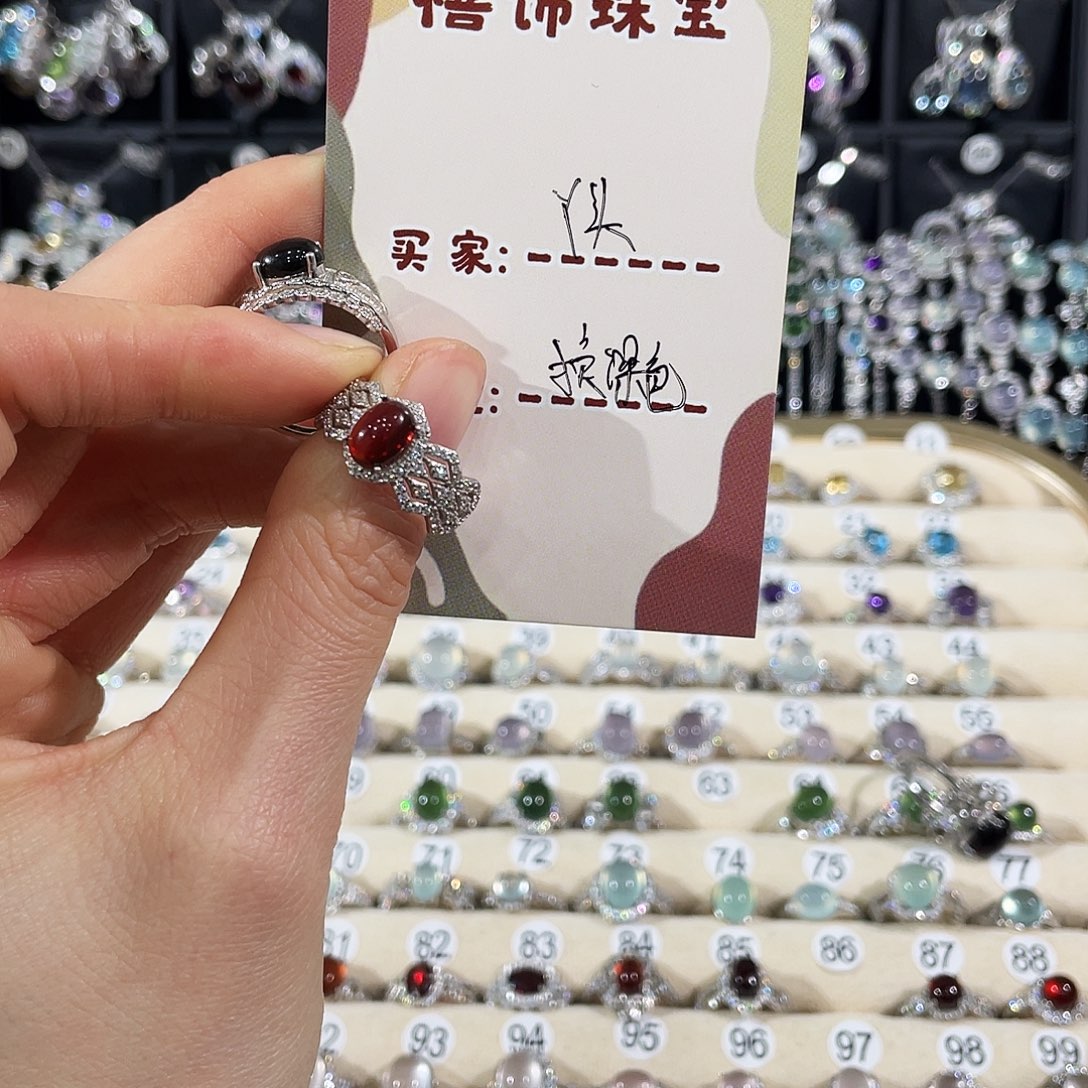 丫***头戒指石榴石银S925镶嵌戒指