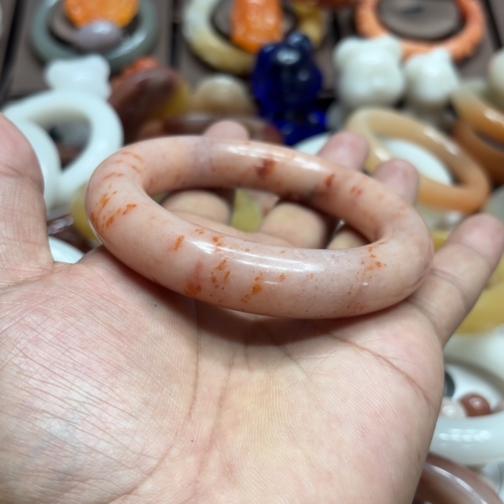 月***了石英岩玉合金颈饰