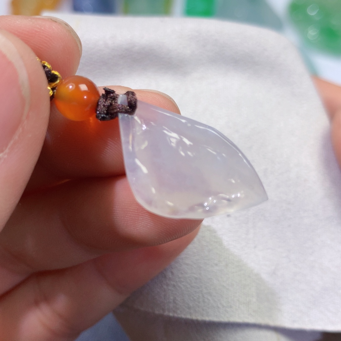 翡翠未镶嵌颈饰保真