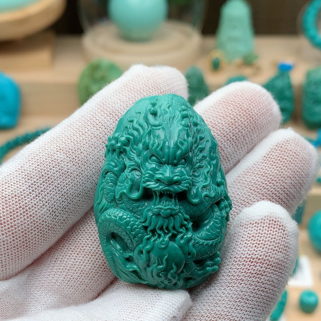 绿松石未镶嵌颈饰