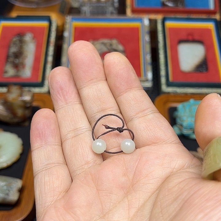 聚***阁和田玉散珠卡八珠子两颗