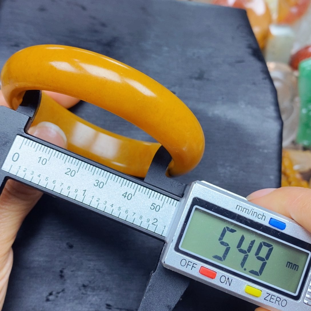 石英质玉（黄龙玉）颈饰未镶嵌