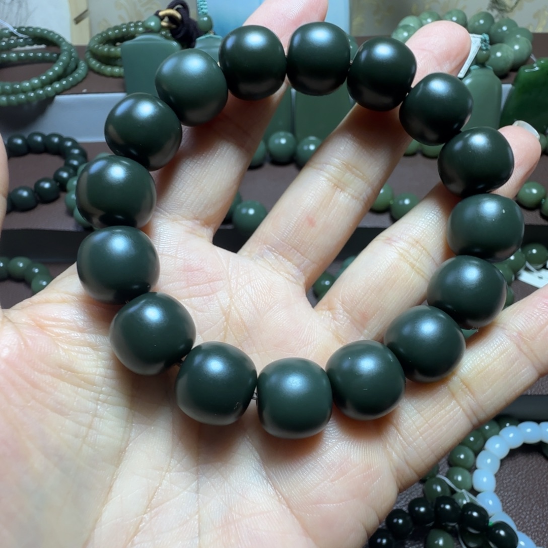 小***雨和田玉未镶嵌手串