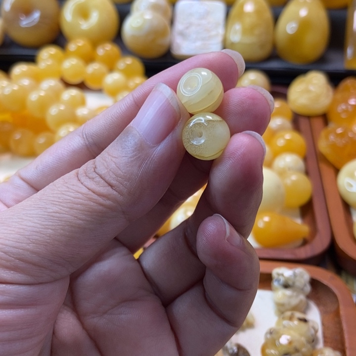 琥珀未镶嵌珠宝奇石