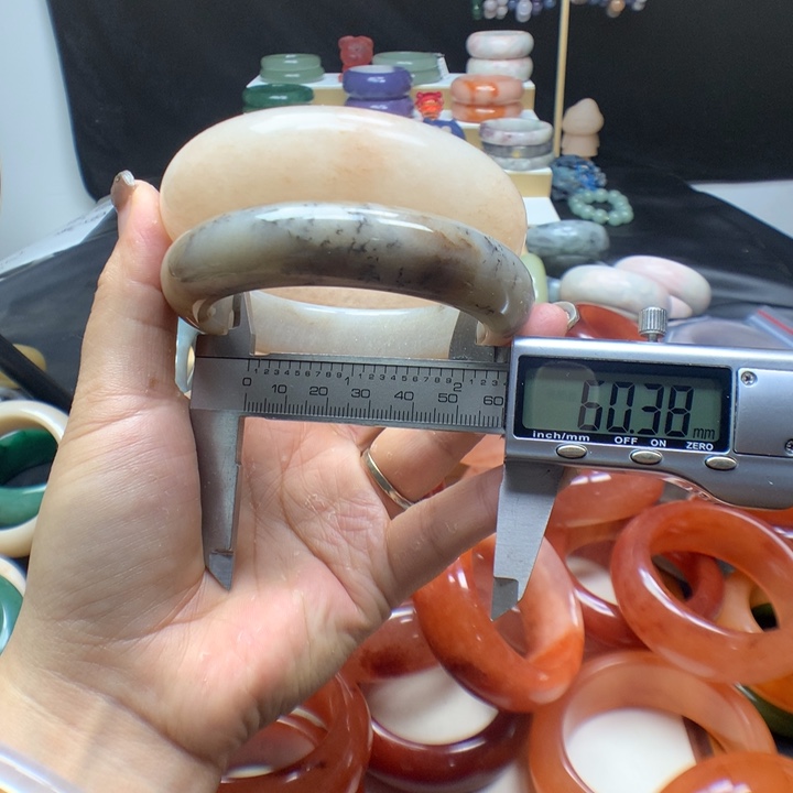 未镶嵌手镯石英质玉