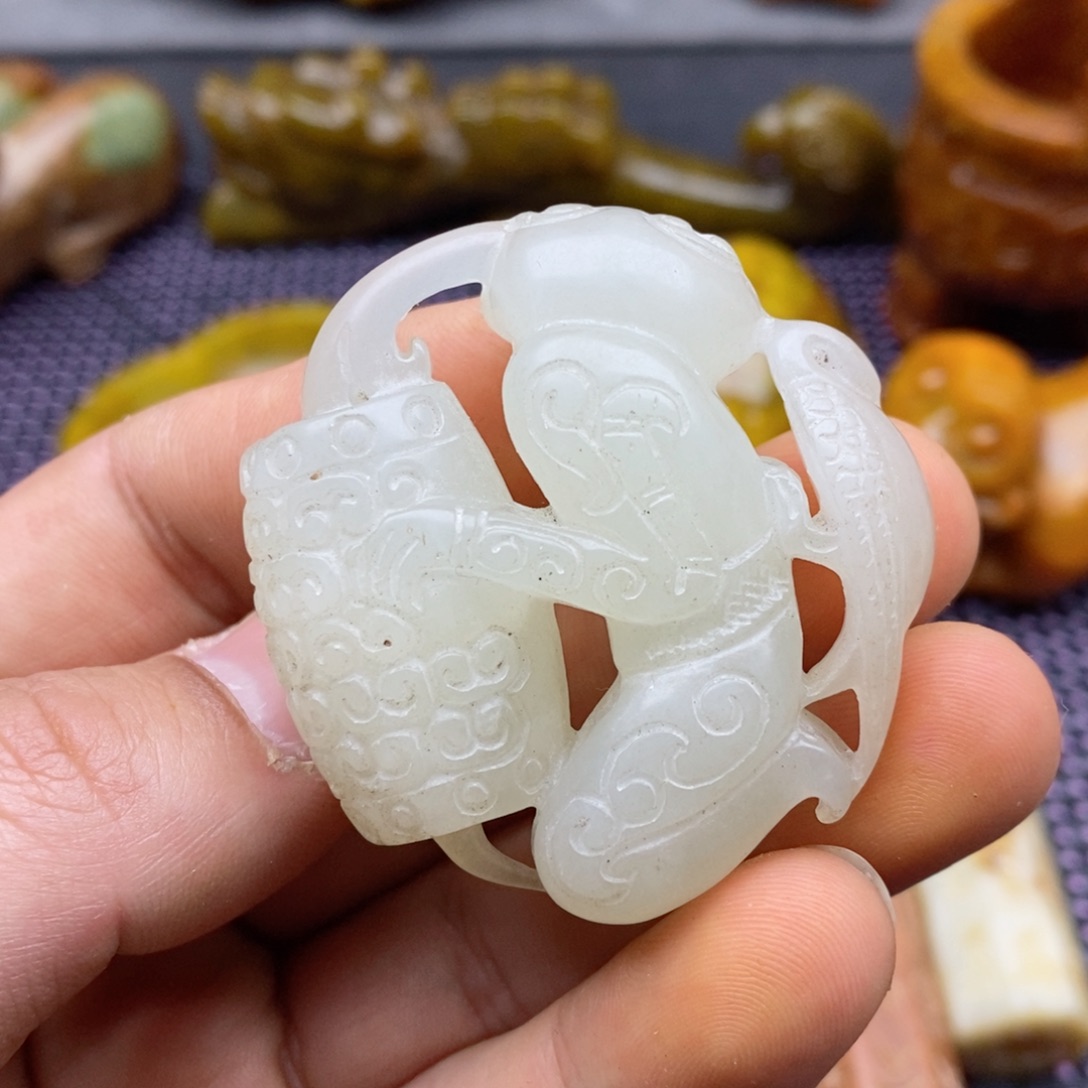 蛇纹石玉颈饰未镶嵌