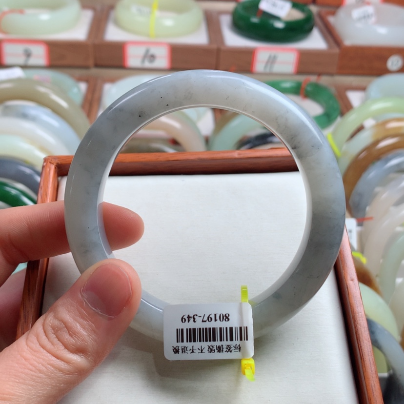 【闪购商品】和田玉手镯未镶嵌59