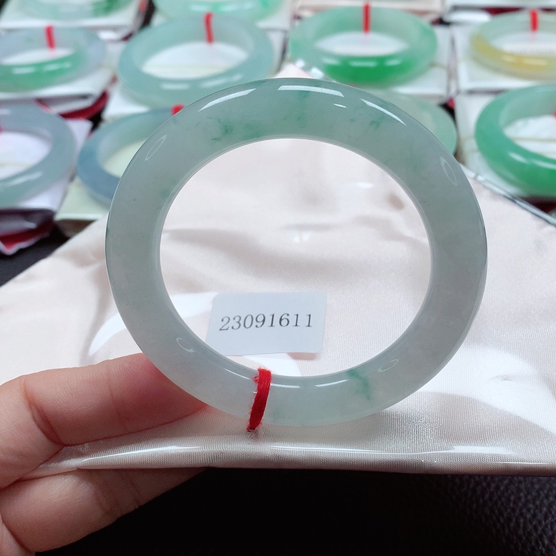 翡翠手镯（圆镯）未镶嵌