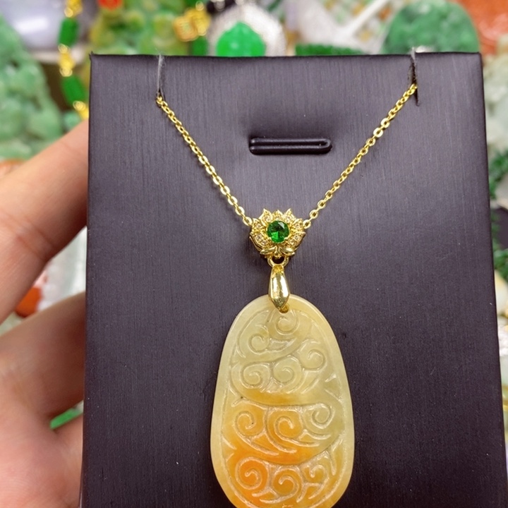 翡翠未镶嵌吊坠(赠链)