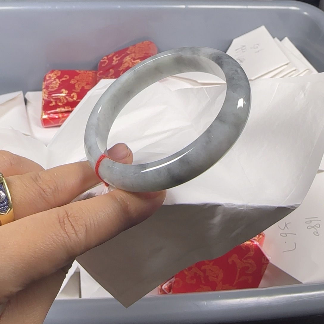 翡翠手镯未镶嵌果绿胶乌鸡完美手镯