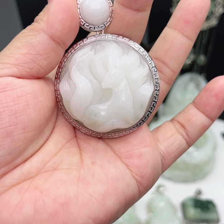 莫***妃透闪石-蛇纹石玉银S925镶嵌颈饰