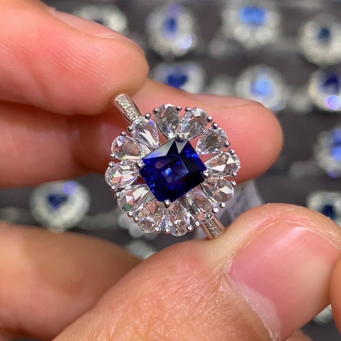 蓝宝石戒指18K金镶嵌