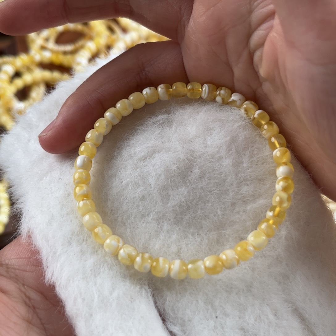 蜜蜡裸石未镶嵌蜜蜡