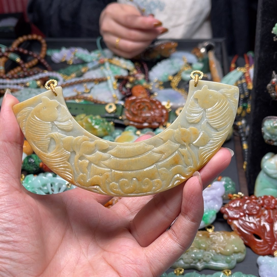 翡翠未镶嵌颈饰希****9cfffgggghhggghhh