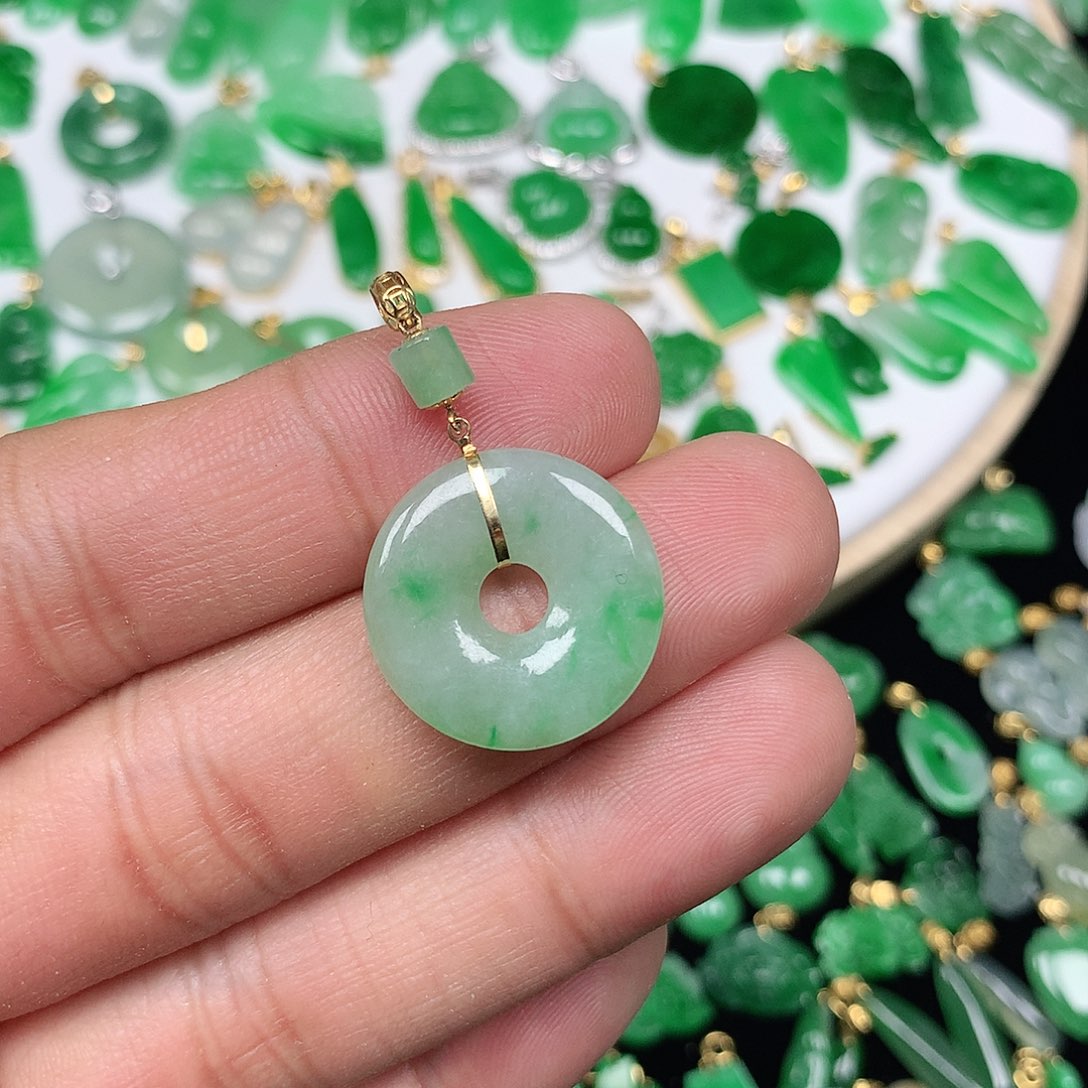 翡翠颈饰18K金镶嵌精美飘阳绿甜甜圈