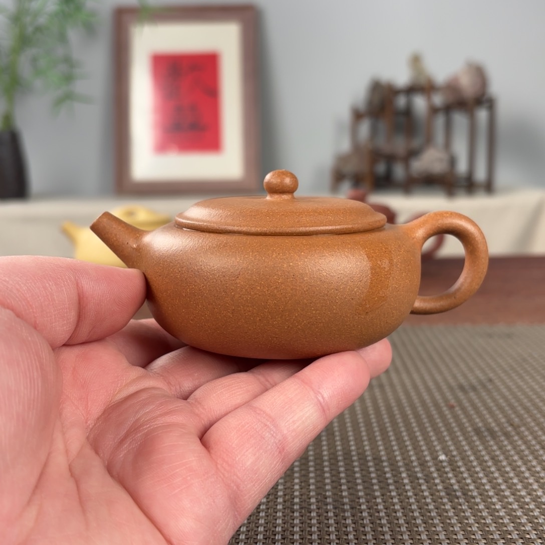 紫砂茶壶?**?微瑕黄龙山原矿紫砂壶