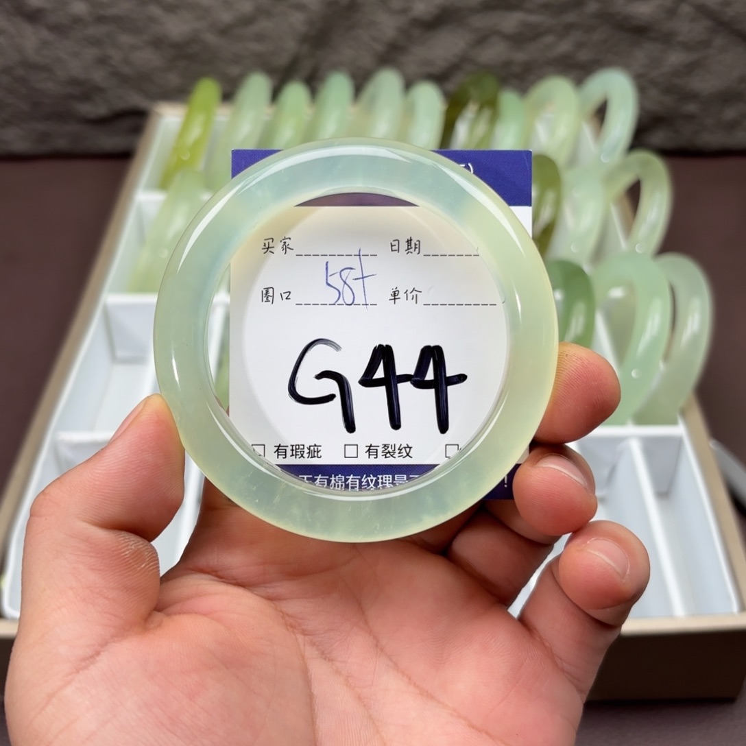 岫玉未镶嵌手镯手镯