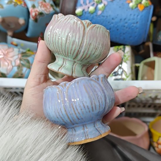 当场拍满15元发货不凑不发，花盆盆口不方不圆有针孔黑点是正常的，