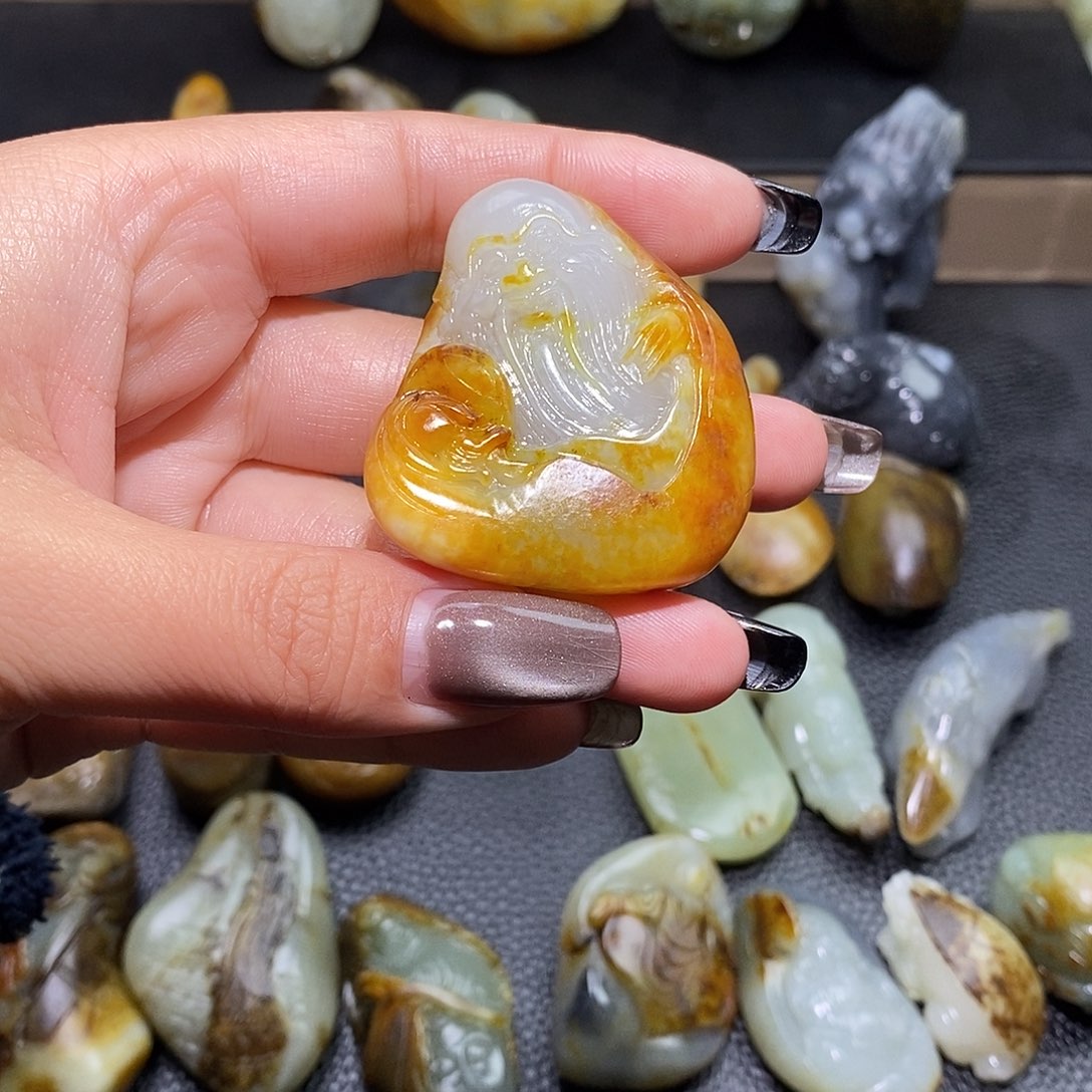 土***金和田玉未镶嵌颈饰