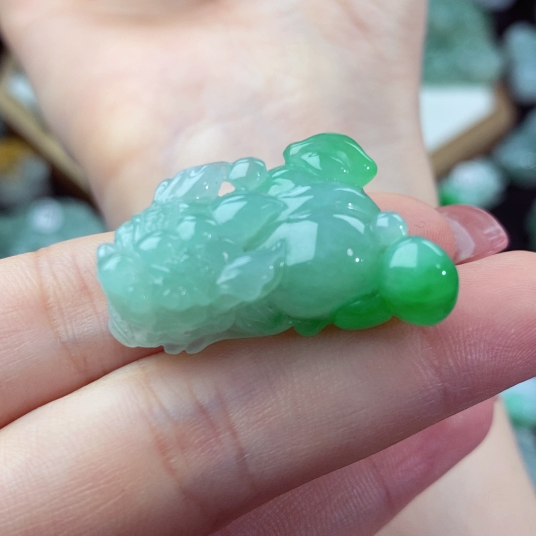 翡翠颈饰未镶嵌天然