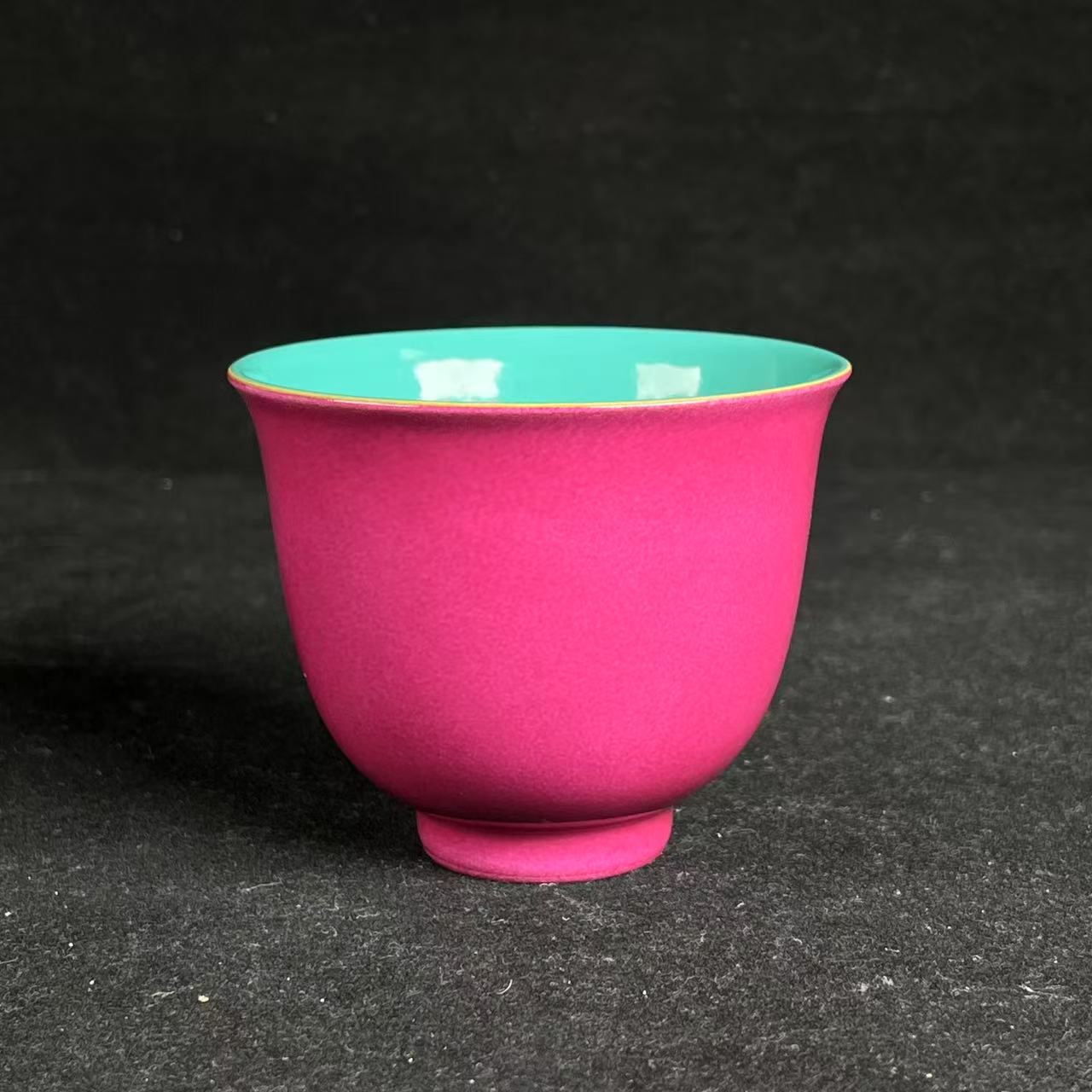 F内松石绿外胭脂红釉杯