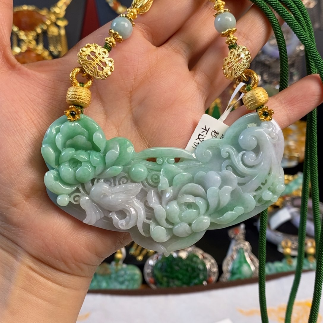 翡翠颈饰未镶嵌Y****g吊坠 亏清