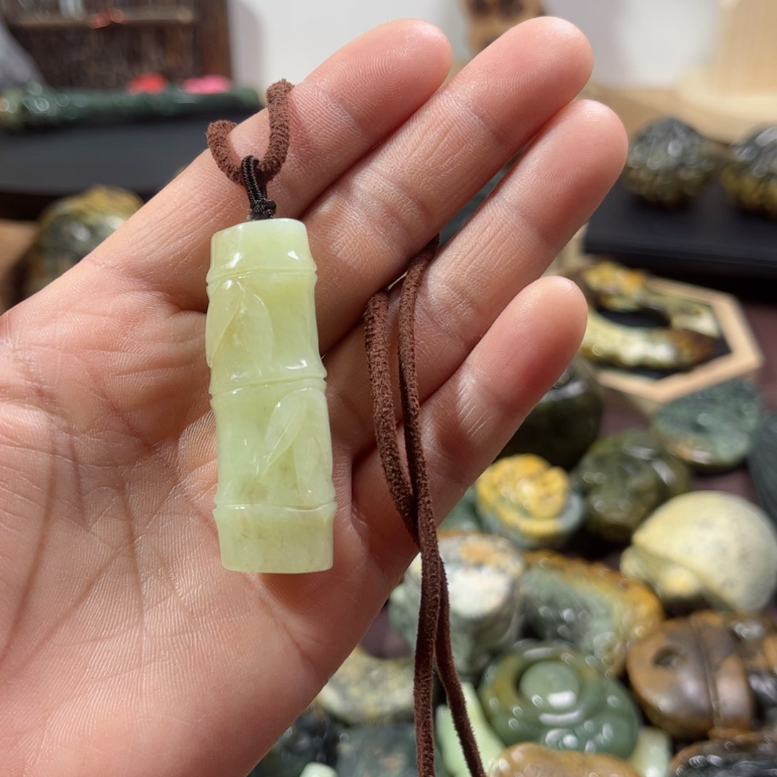 岫岩老玉（透闪石质玉）挂件未镶嵌潇*