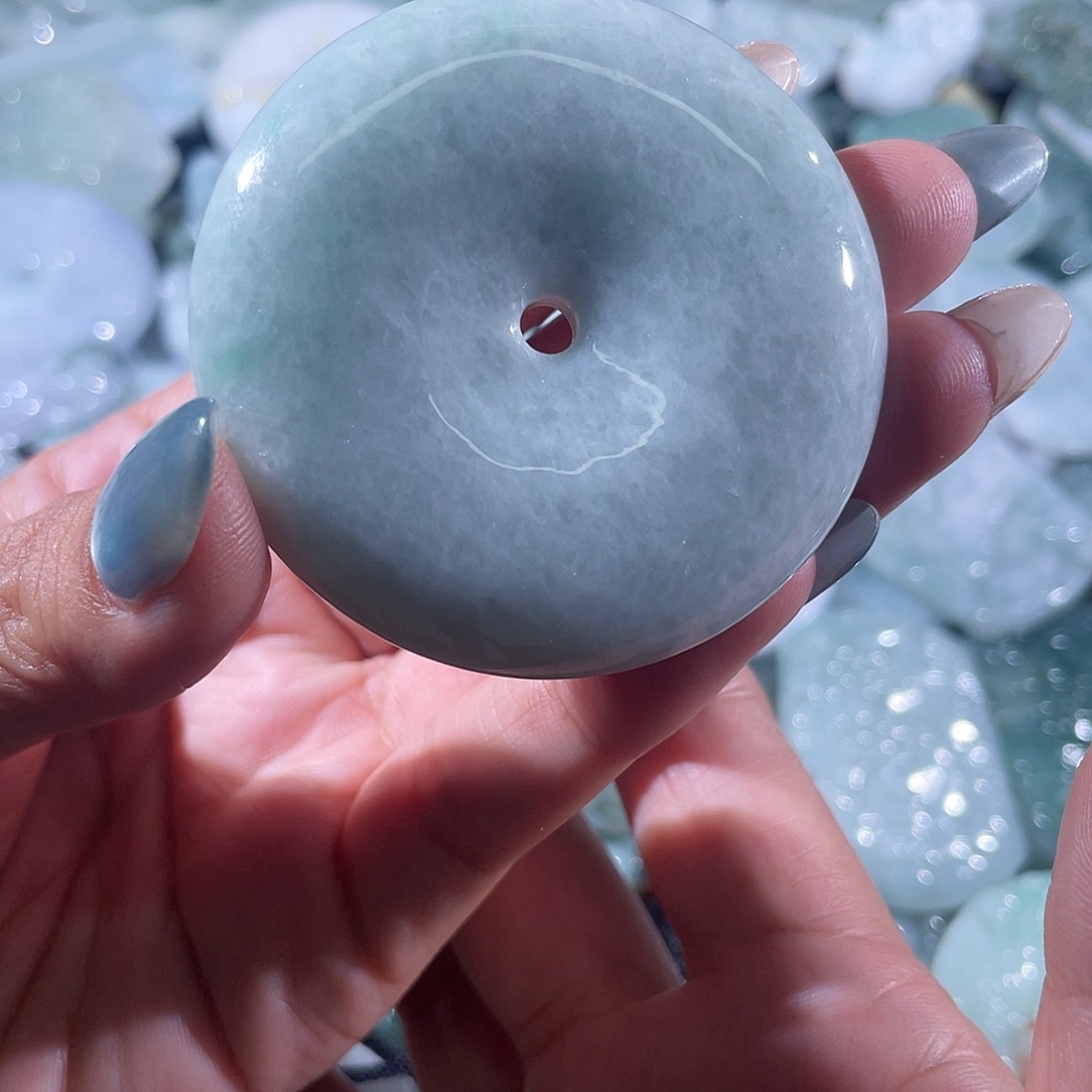 翡翠未镶嵌颈饰平安扣