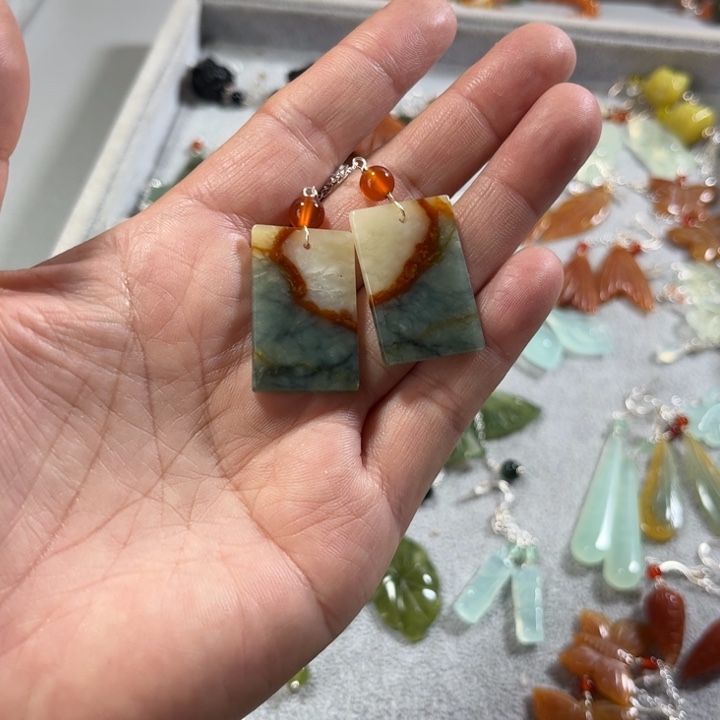 蛇纹石玉合金耳饰