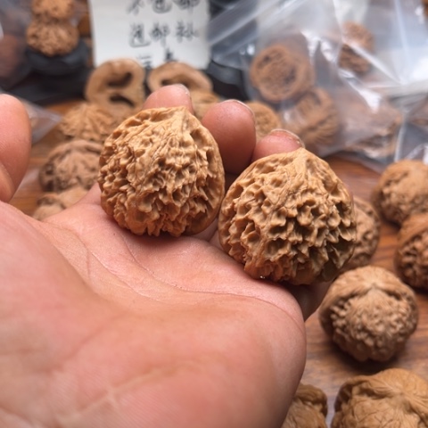 文玩核桃把件皇冠