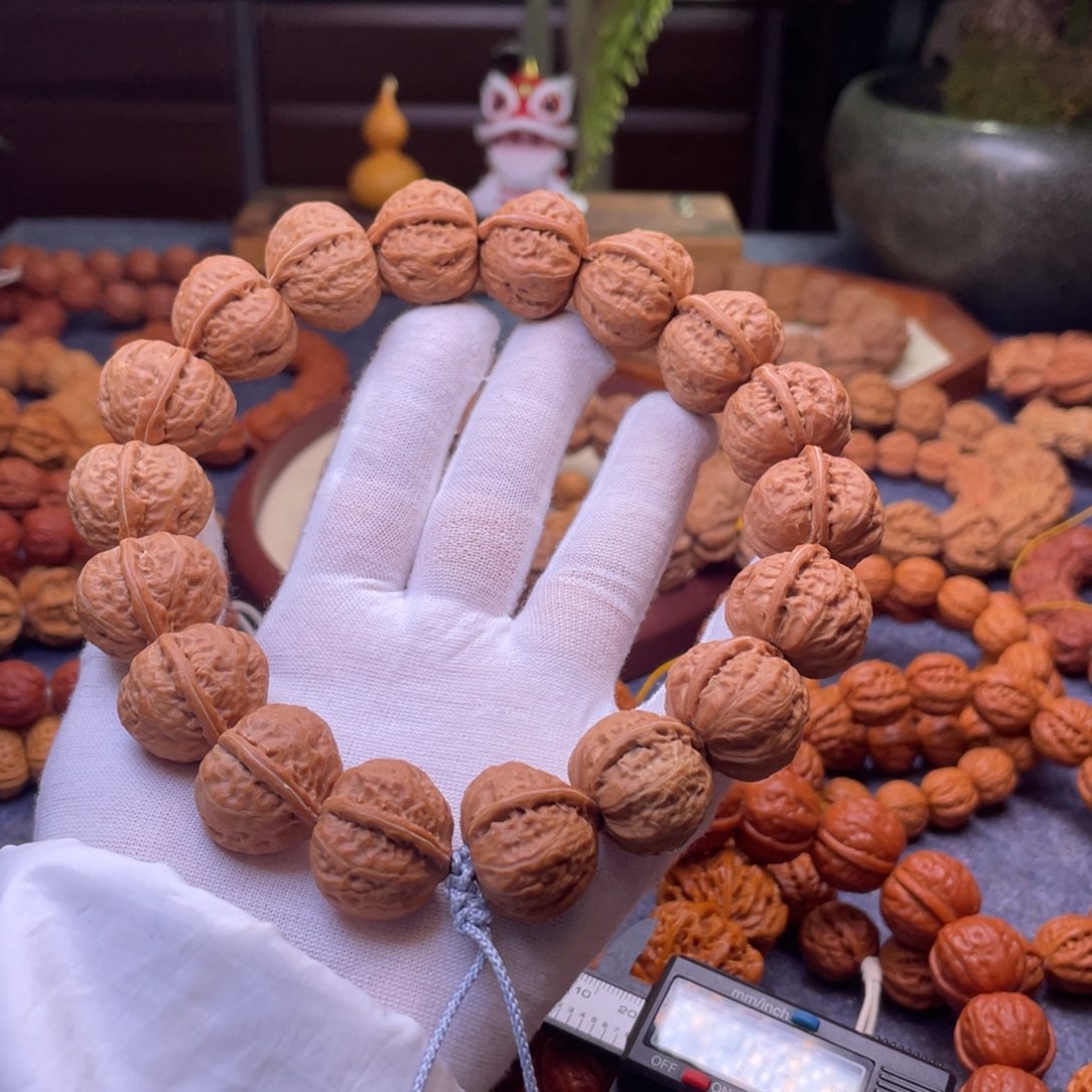 星***辰文玩核桃手串秋子