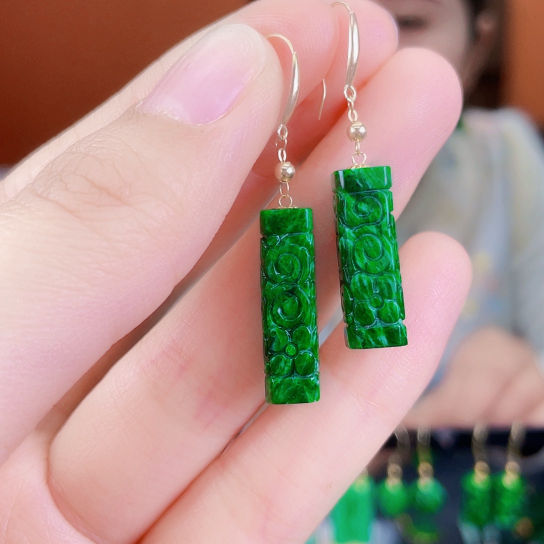 翡翠18K金镶嵌耳饰