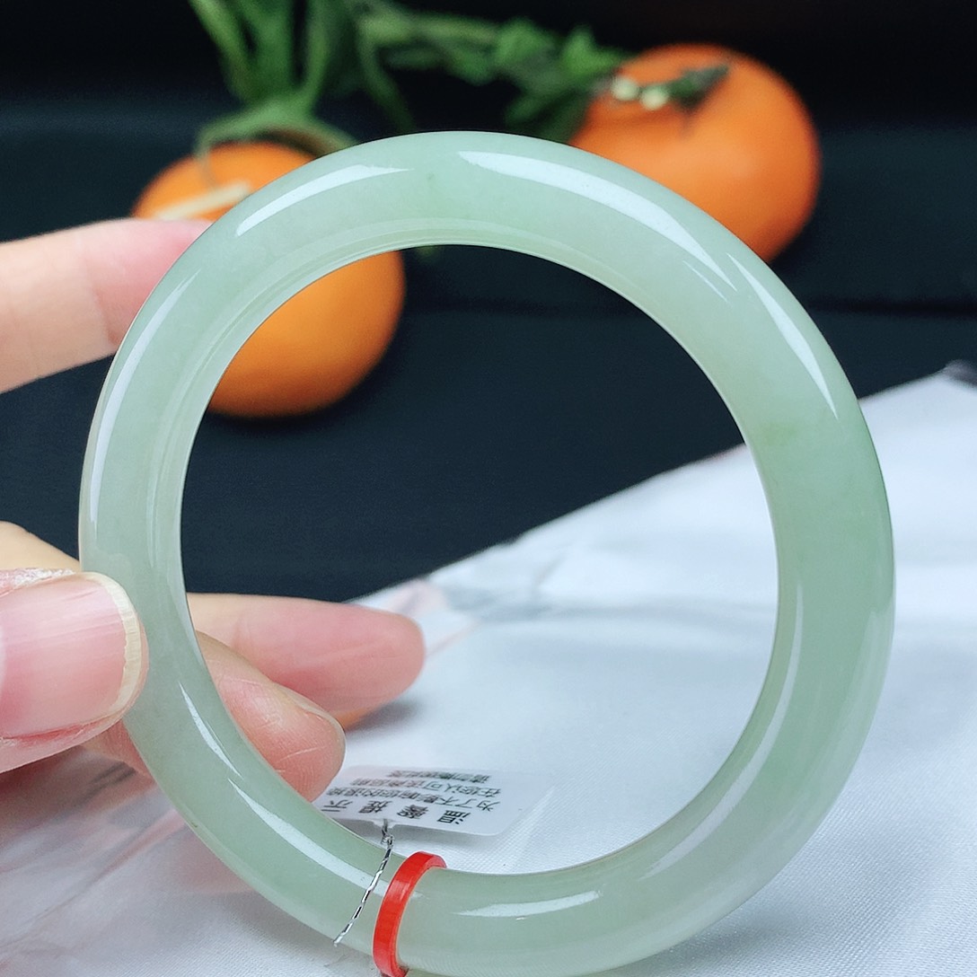 翡翠手镯未镶嵌54圈