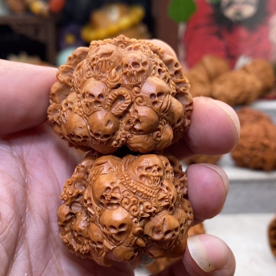 0***3把件文玩核桃纯手工雕刻骷髅