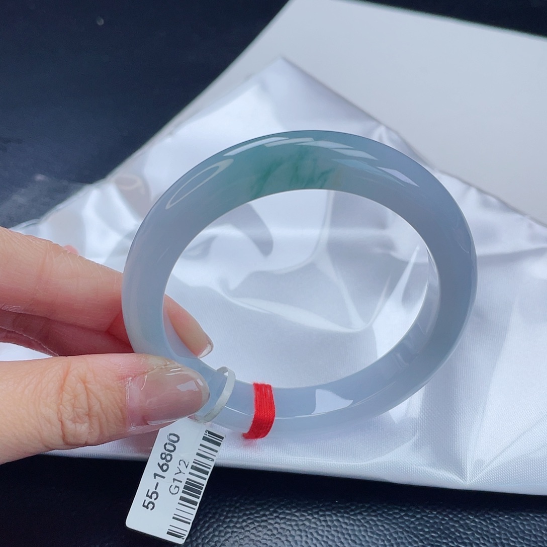 翡翠手镯未镶嵌翡翠