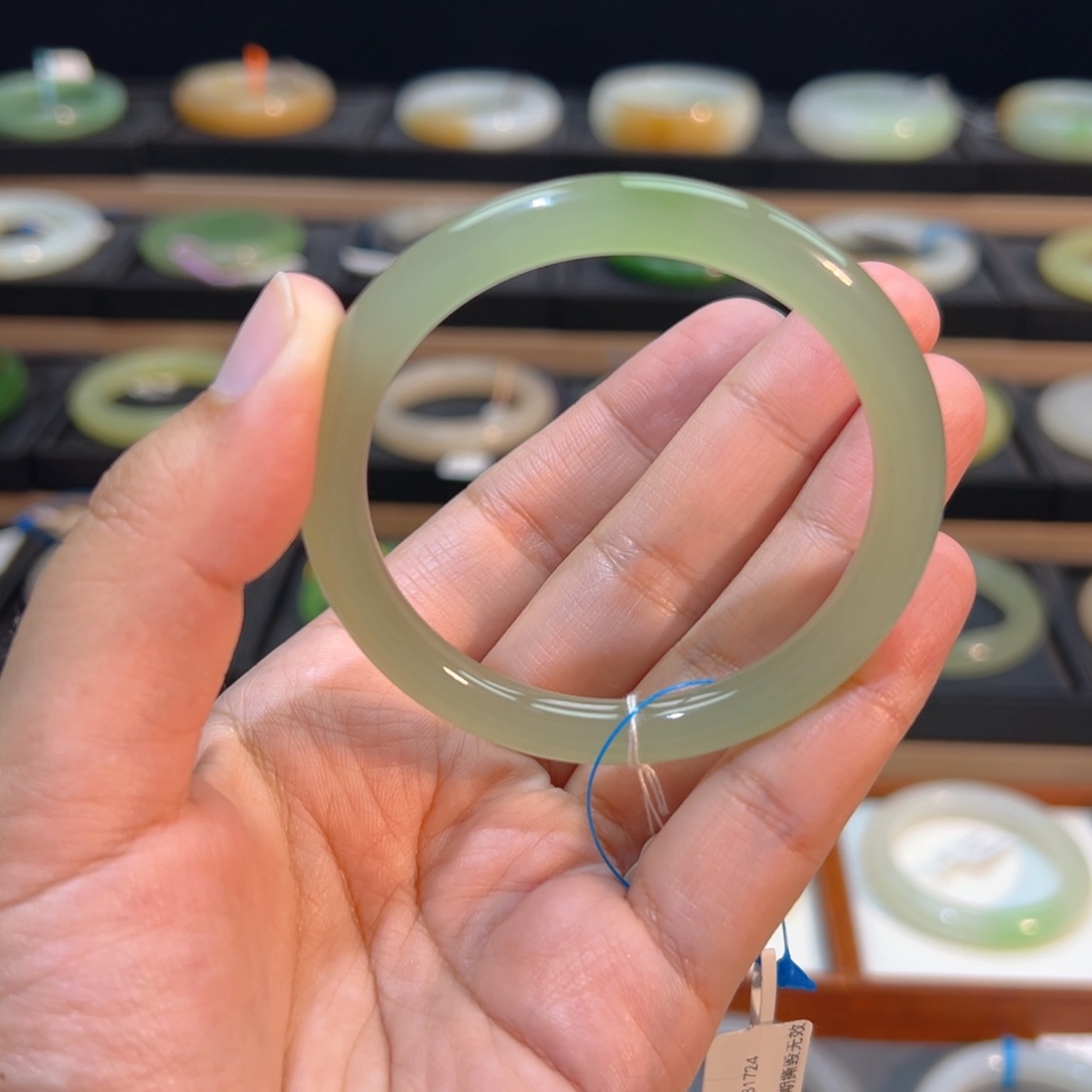 和田玉手镯未镶嵌高冰晴翠美人条