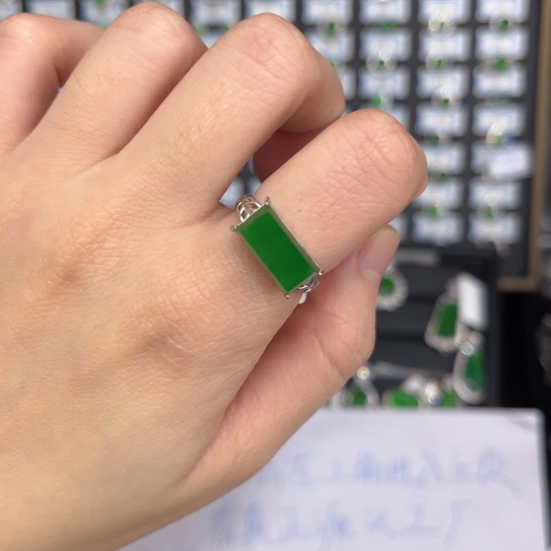 翡翠银S925镶嵌戒指马鞍戒指