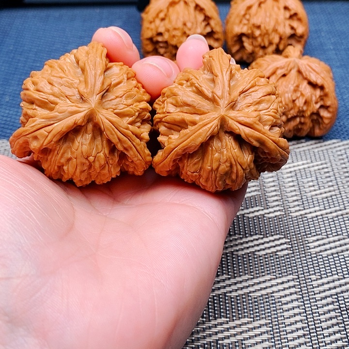 无***卒文玩核桃吊坠三棱