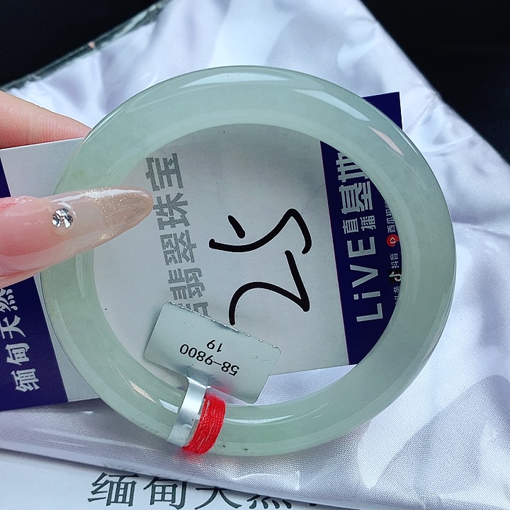 翡翠手镯未镶嵌缅甸天然a货翡翠手镯
