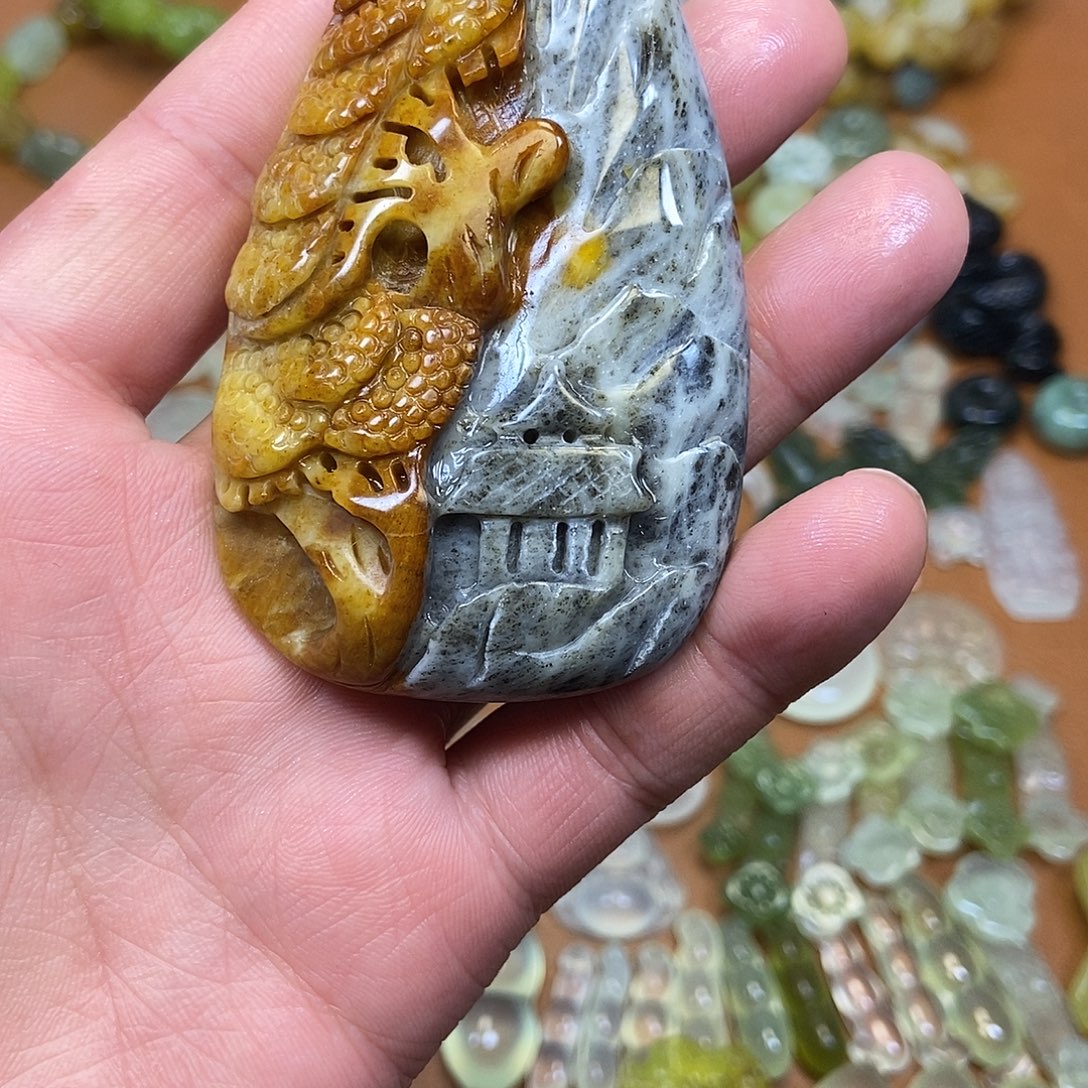 蛇纹石玉未镶嵌颈饰