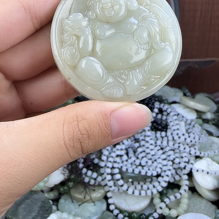 蓉***姐和田玉未镶嵌颈饰