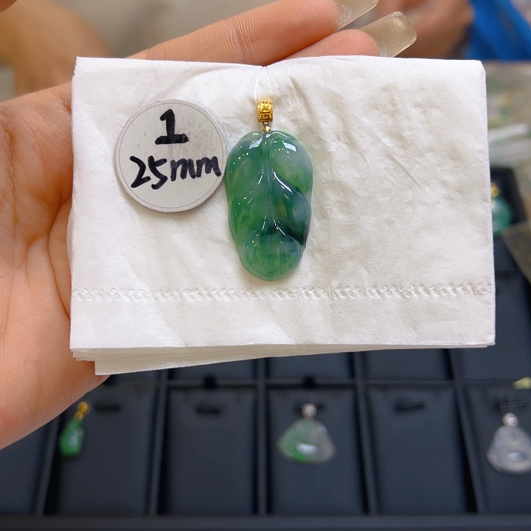 翡翠颈饰18K金镶嵌翡翠