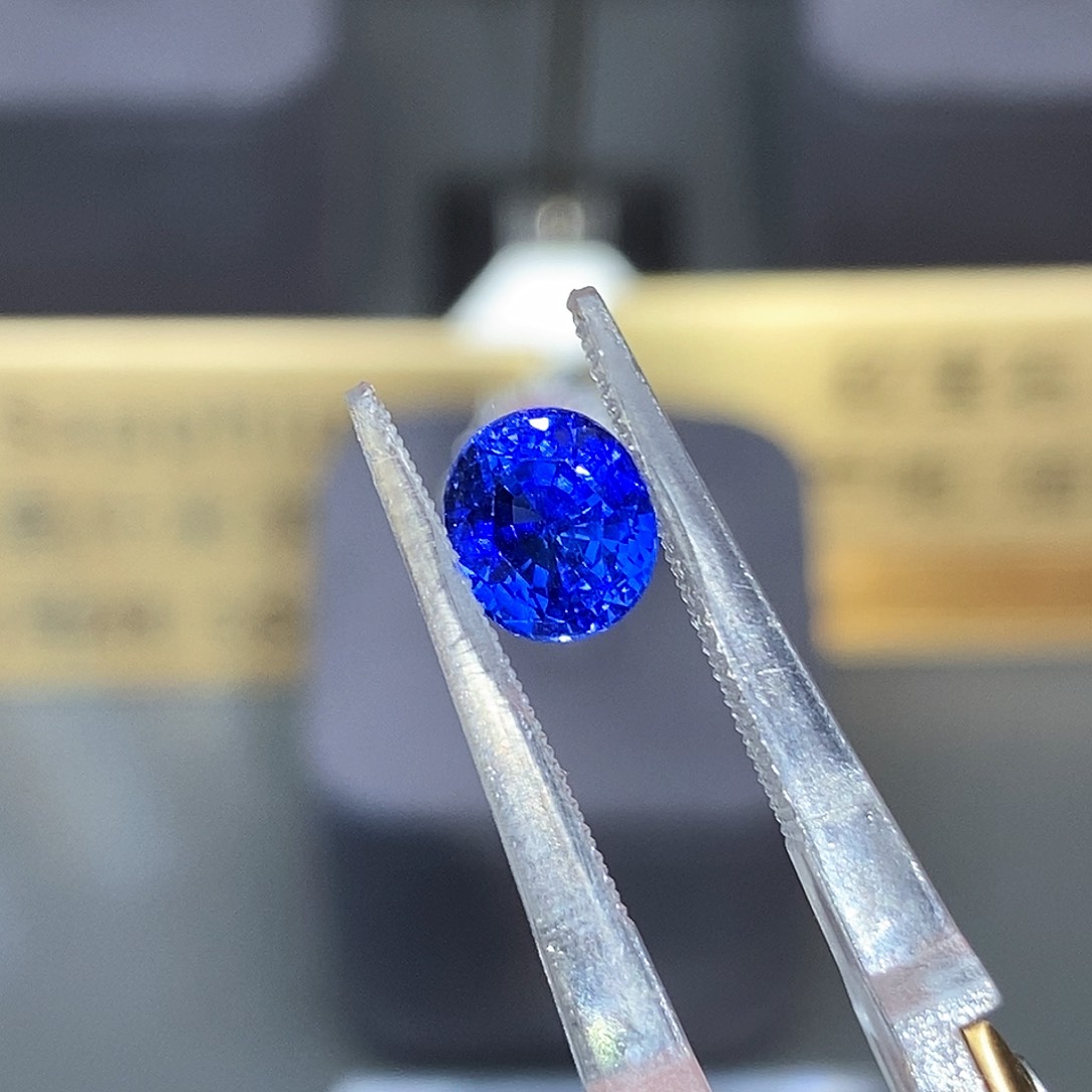 蓝宝石裸石未镶嵌卖****薯