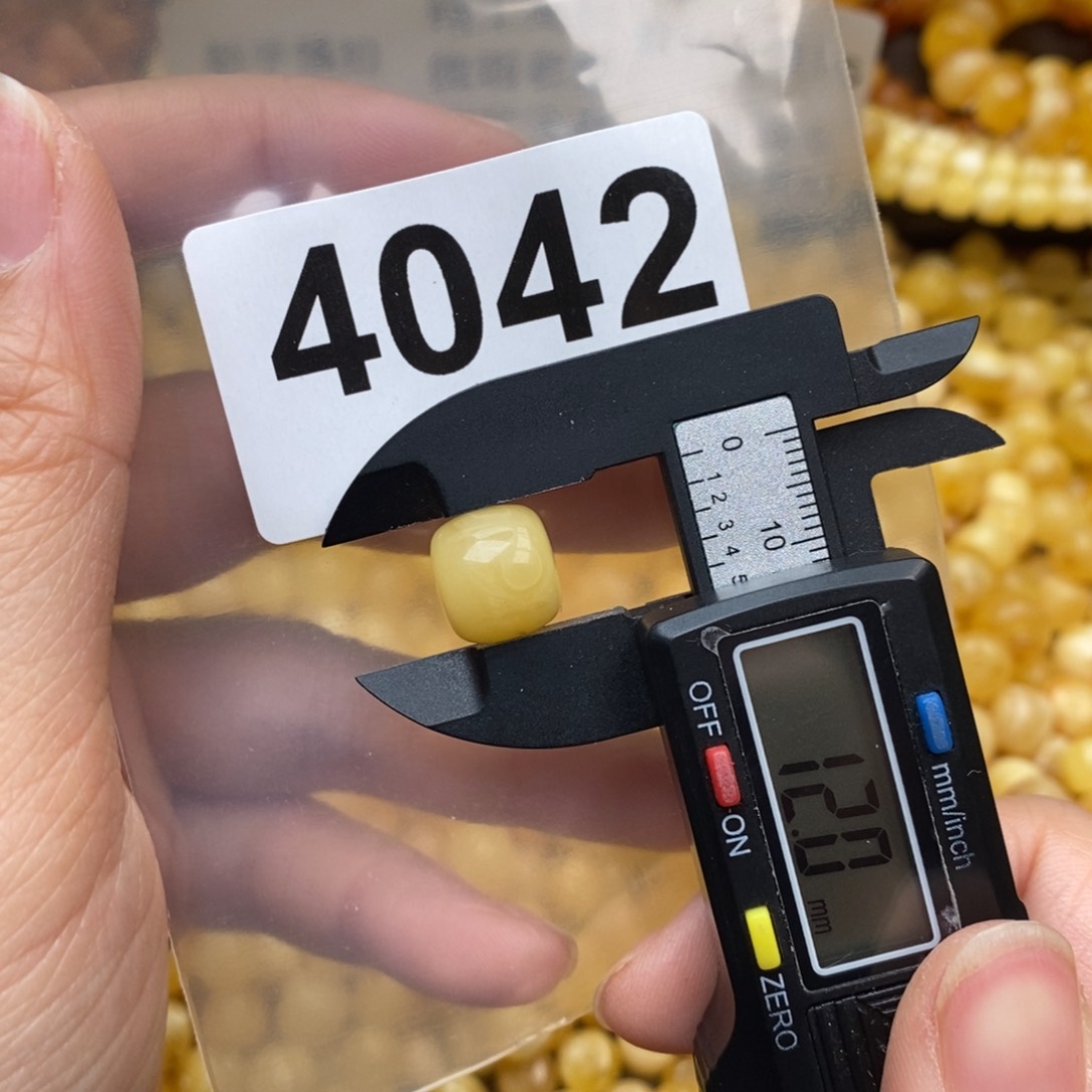 蜜蜡珠宝奇石未镶嵌