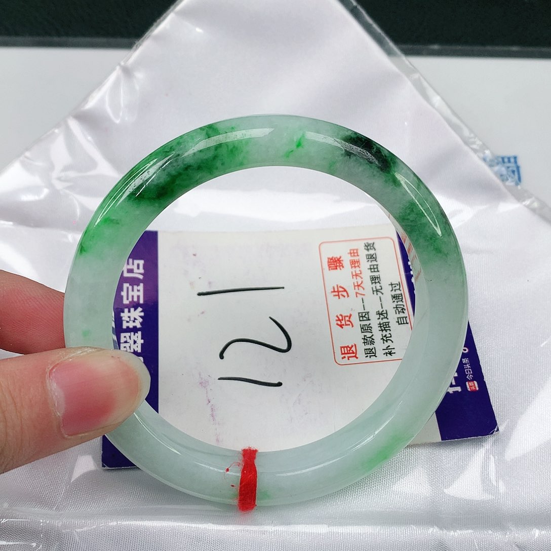 翡翠手镯未镶嵌翡翠