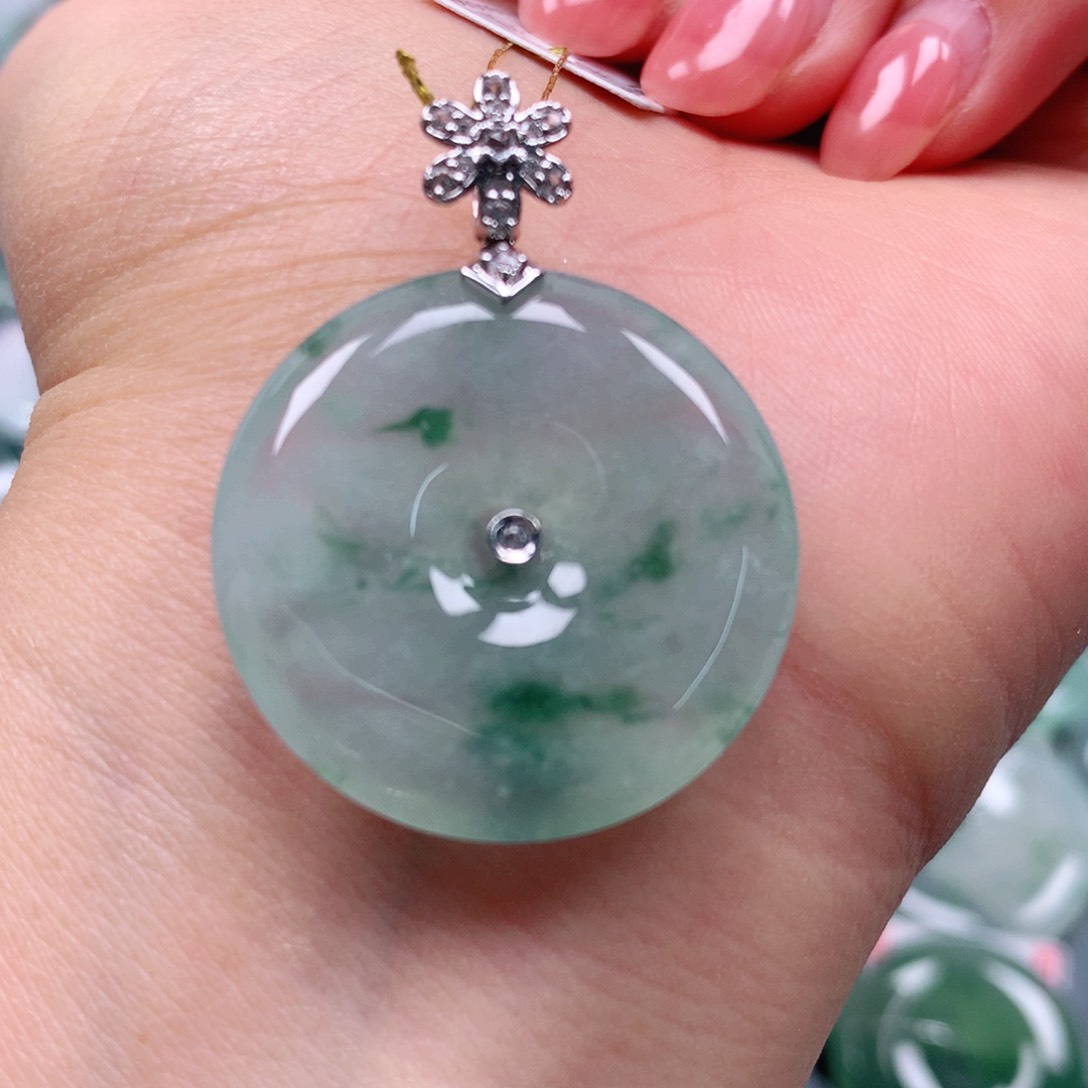 翡翠颈饰18K金镶嵌天然翡翠