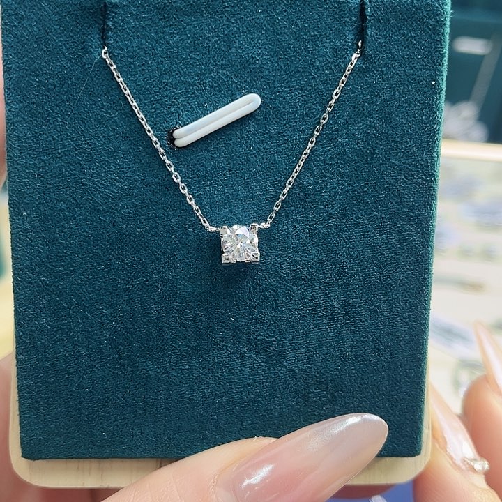 实验室培育钻石铂Pt950镶嵌牛头项链